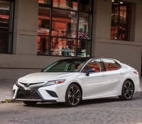 Toyota Camry 2018 rẻ bất ngờ, Toyota đồng loạt giảm giá ô tô vụ Tết