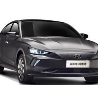 Hyundai Elantra có thêm phiên bản chạy bằng điện