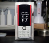 Trên tay Nokia 5710 XpressAudio: Tai nghe không dây TWS trong hình dáng điện thoại “cục gạch”